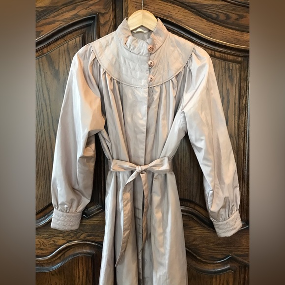 Vintage Rain Coat Made in Hong Kong - Picture 3 of 7